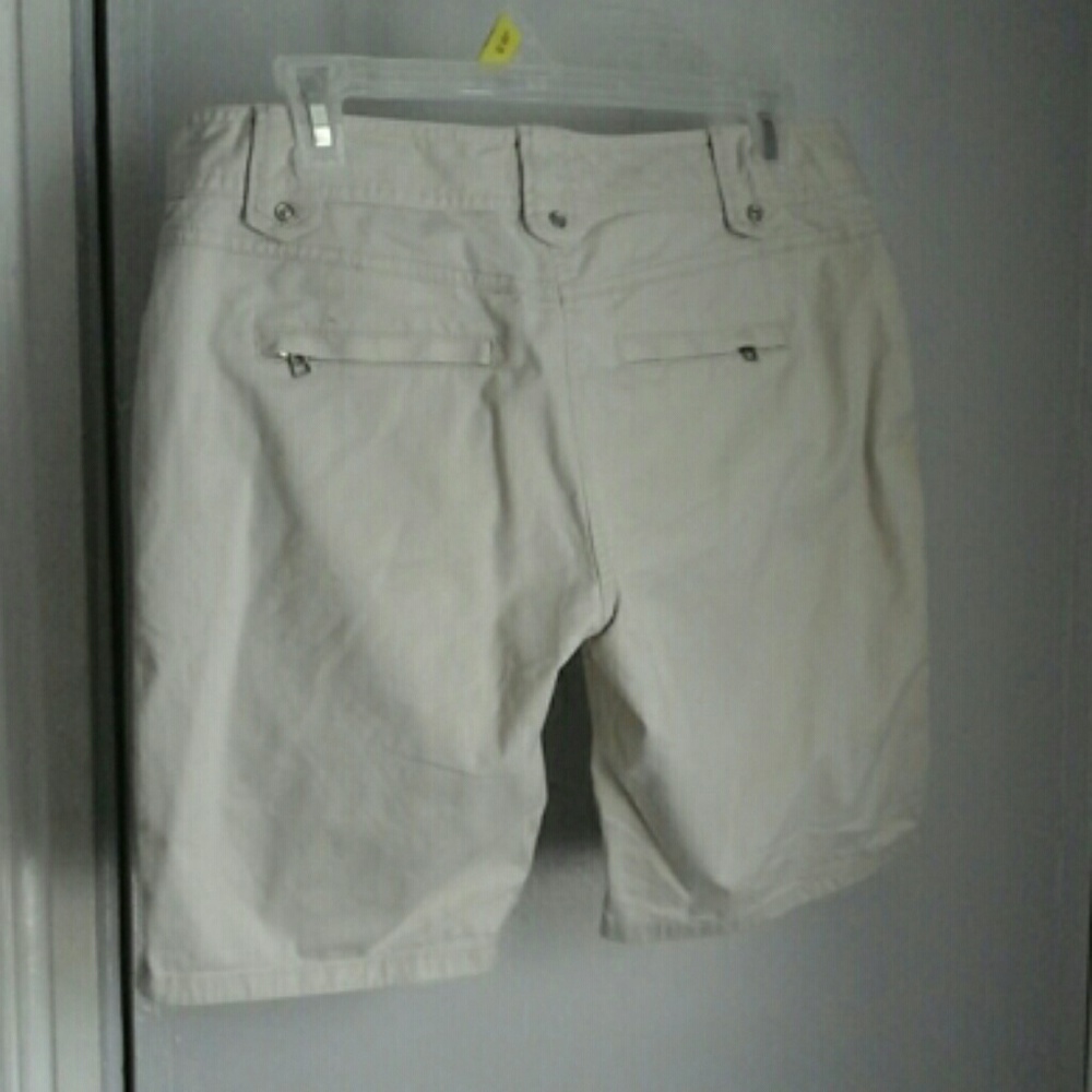 Shorts - Picture 2 of 4